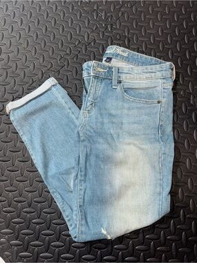 Universal Thread Light Blue Women’s Jeans - Mid Rise Boyfriend Crop